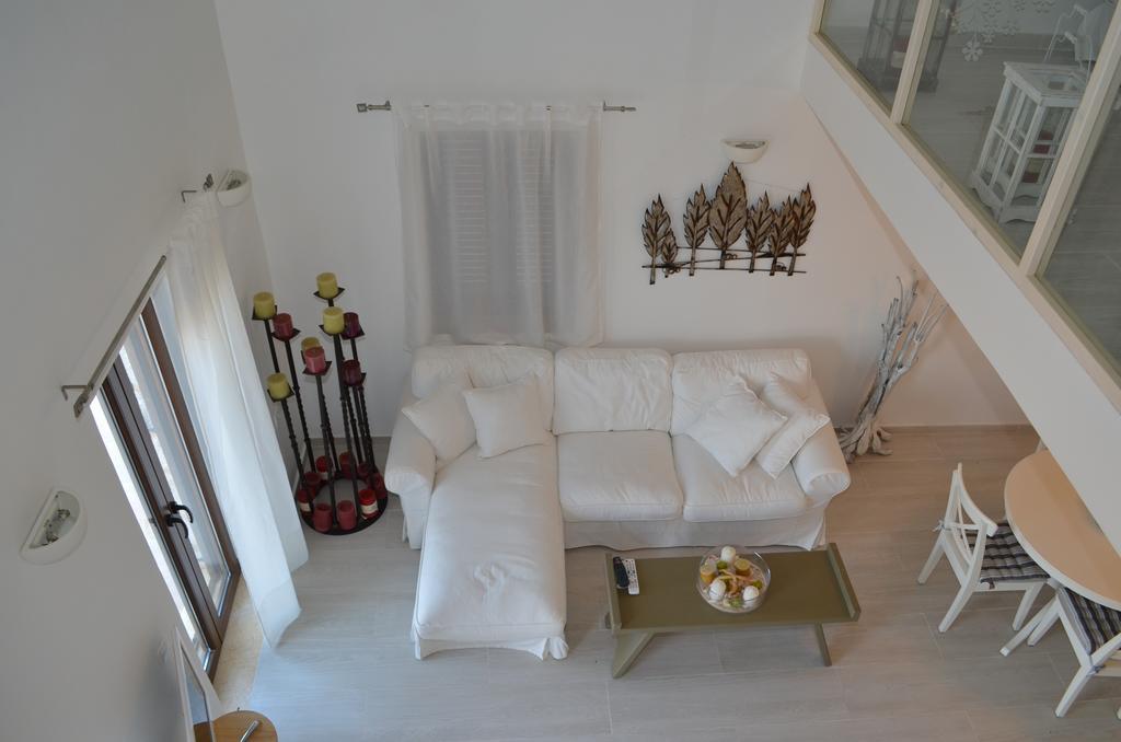 Villa Aristoteles Chalki Town Esterno foto